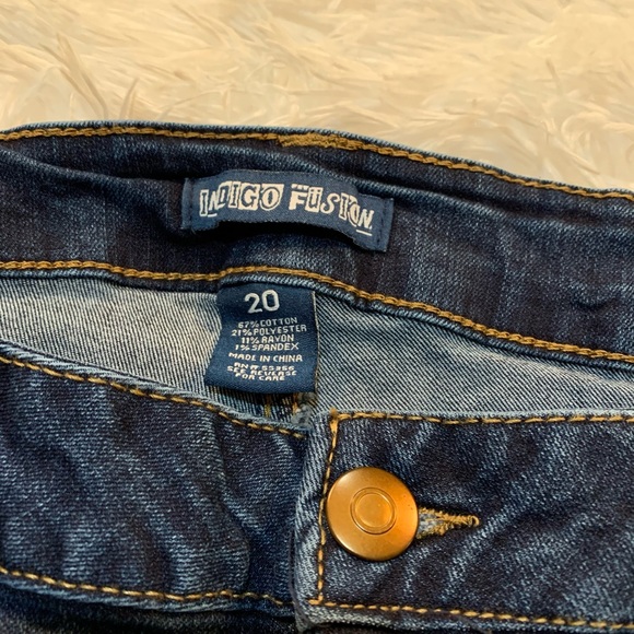 Woman’s Pants - Picture 2 of 3